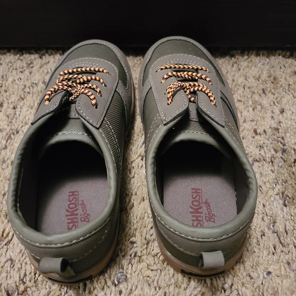 NWOT Boys Casual Slip On - Picture 4 of 4